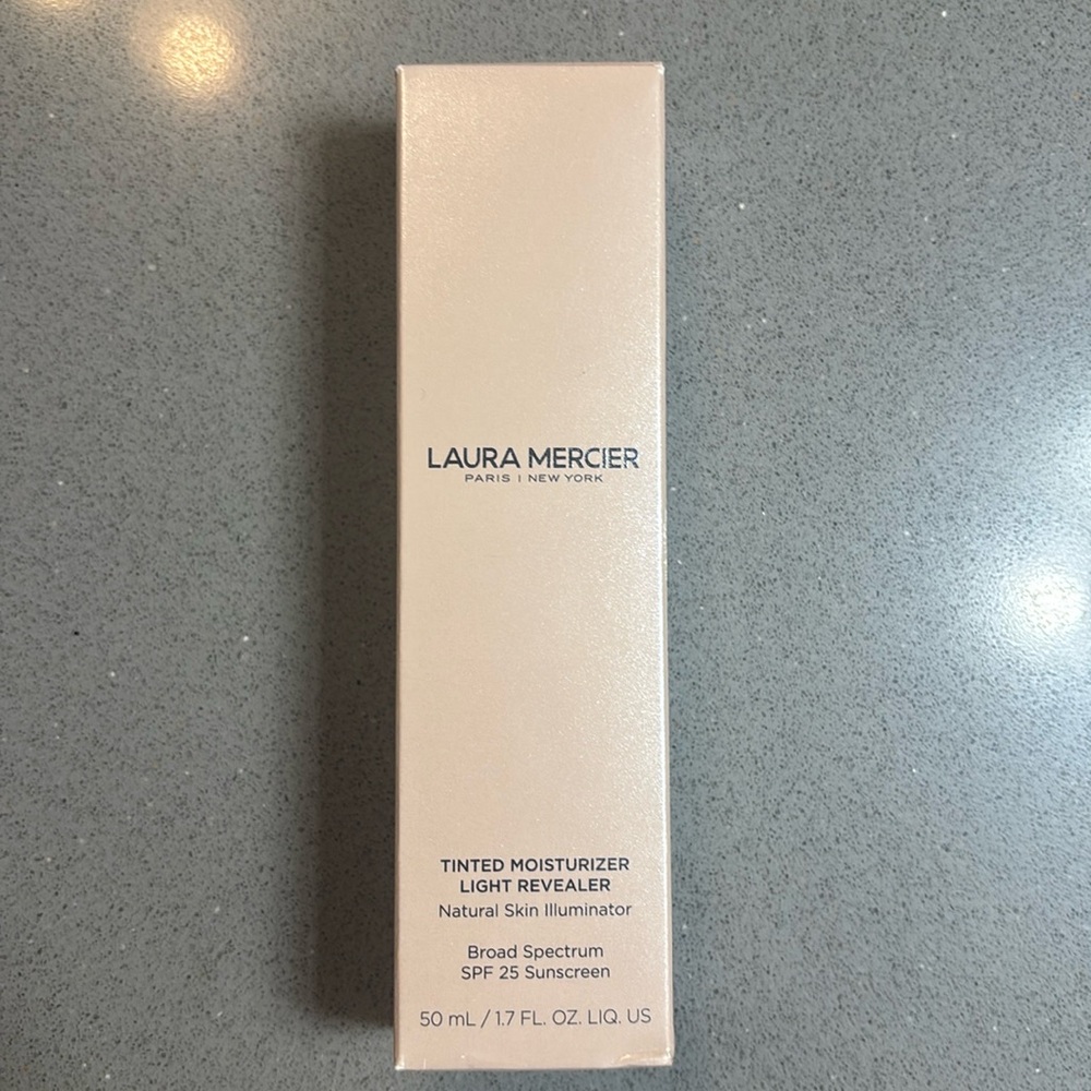 New in Box / Laura Mercier tinted moisturizer light revealer